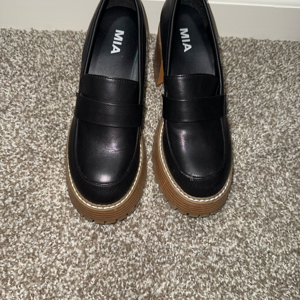 MIA Black Leather Flats Minimalist Design